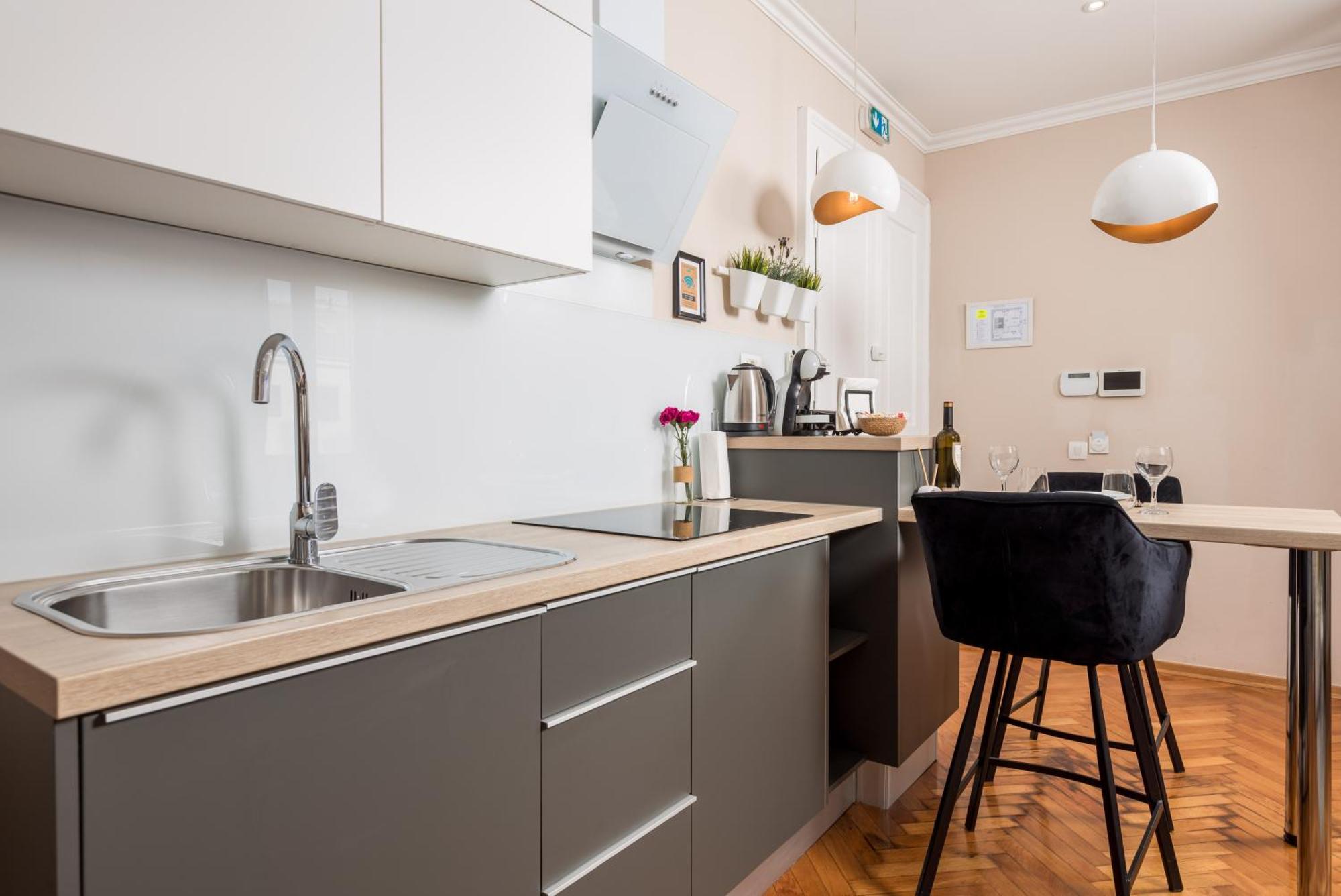 Apartments Neo ริเยกา ภายนอก รูปภาพ